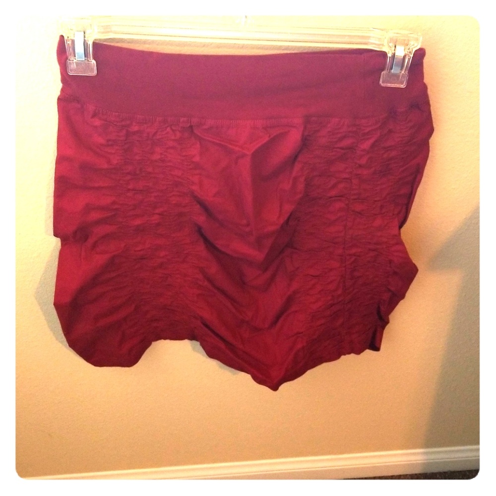 Must be sold by 8/10/18! Cute stretchy red skirt!